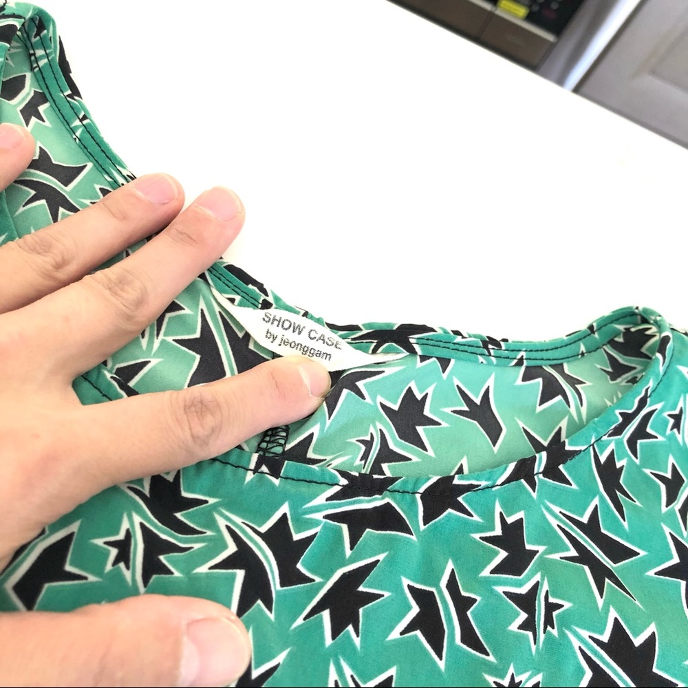 Geometric Pattern Top - S/M - Picture 8 of 9